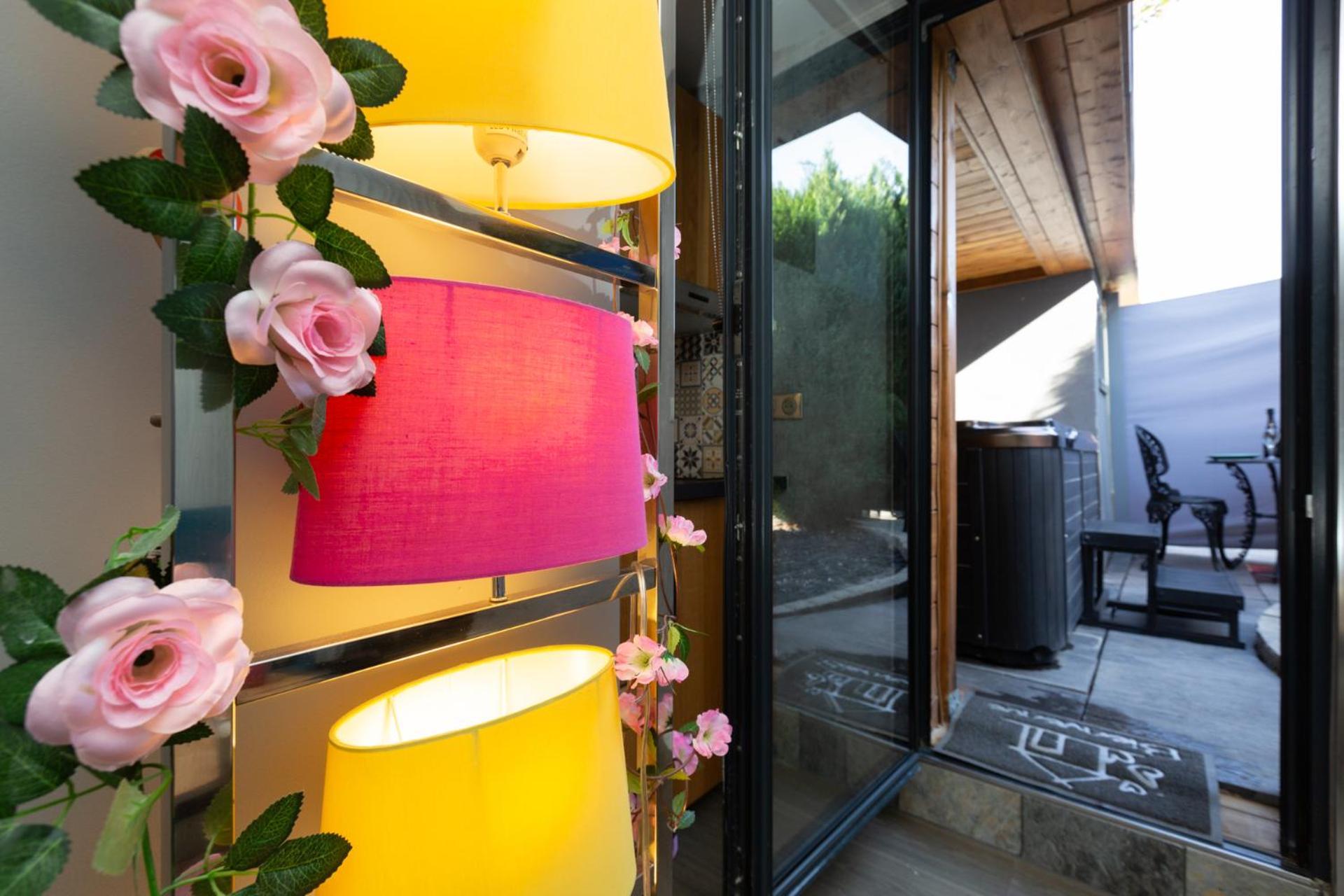 Gites Spa Strasbourg - Studio Romantique, Jacuzzi, Sauna, Terrasse Privee Furdenheim Bagian luar foto