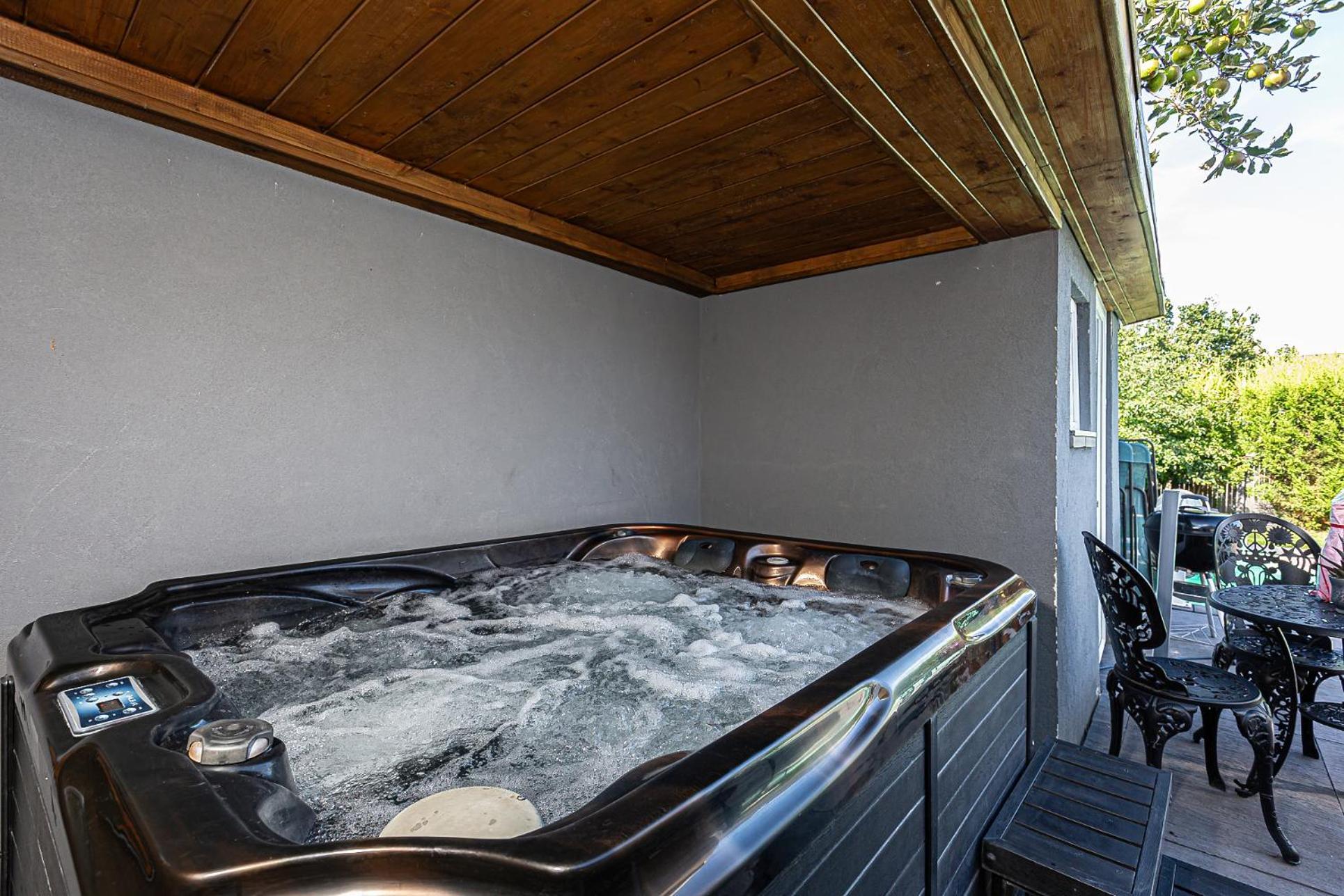 Gites Spa Strasbourg - Studio Romantique, Jacuzzi, Sauna, Terrasse Privee Furdenheim Bagian luar foto