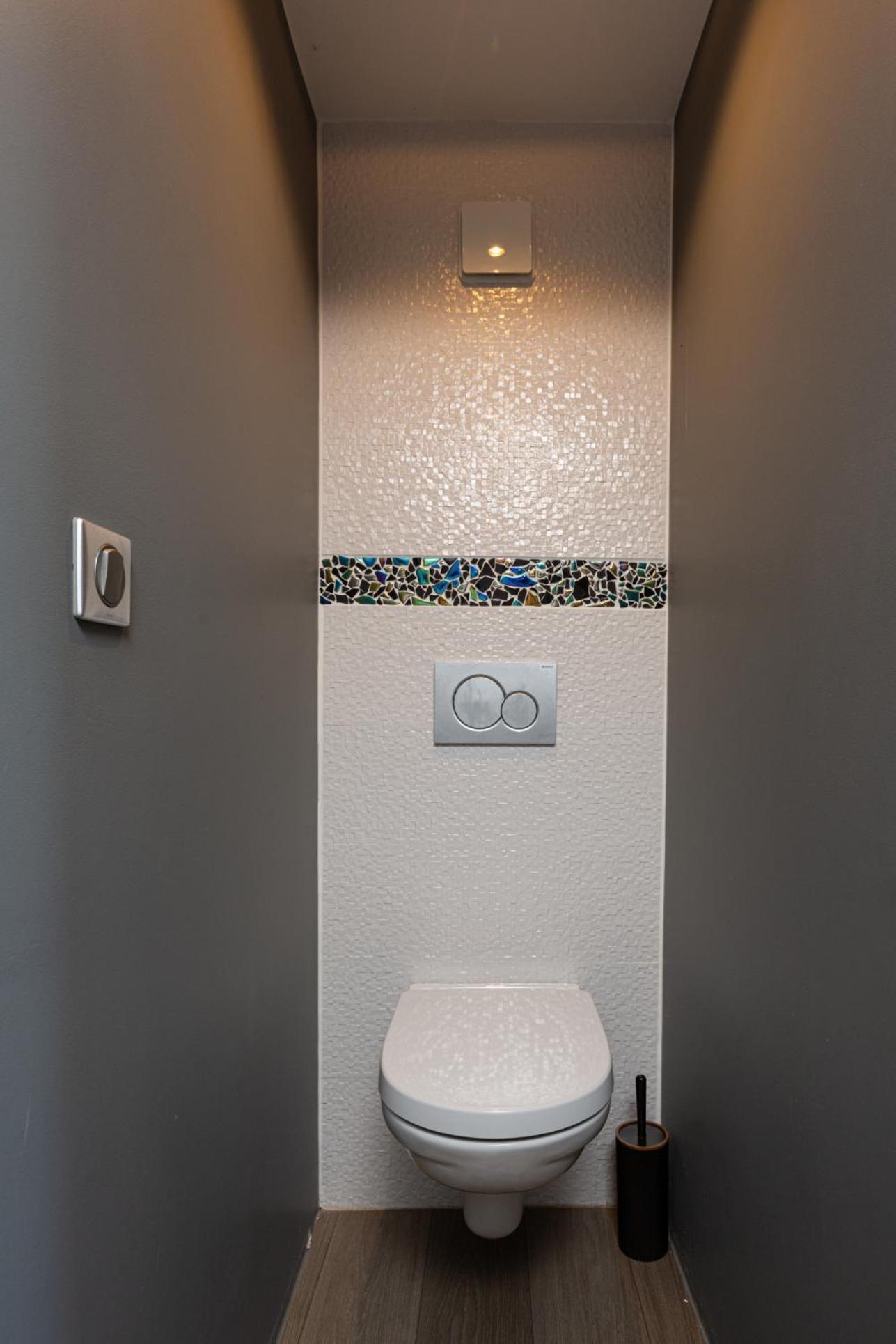 Gites Spa Strasbourg - Studio Romantique, Jacuzzi, Sauna, Terrasse Privee Furdenheim Bagian luar foto